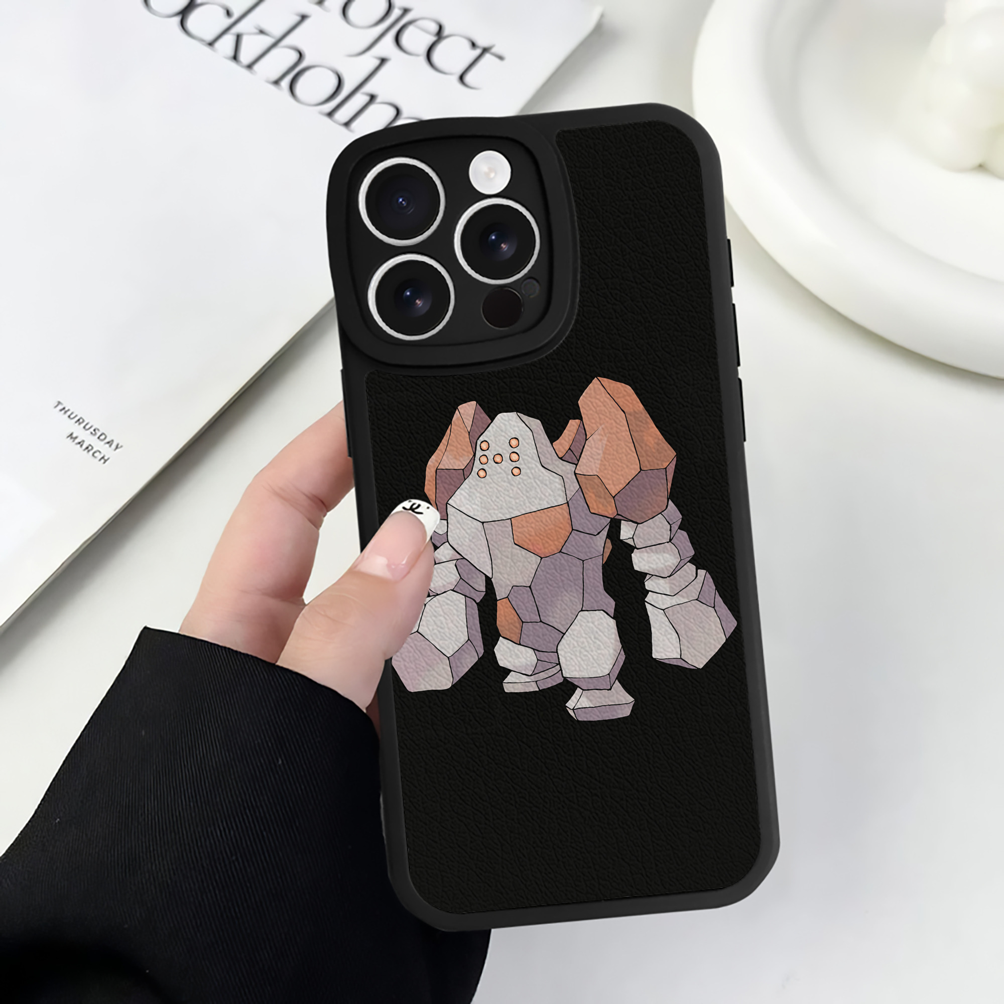 （画像用） ポケットモンスター Pokémon 【iPhone 16シリーズ対応】シリコンスマホケース（レザー調） 材質：シリコン